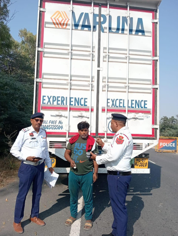 डबवाली पुलिस ने गलत लेन में चलने वाले वाहनों के खिलाफ छेड़ा अभियान 2