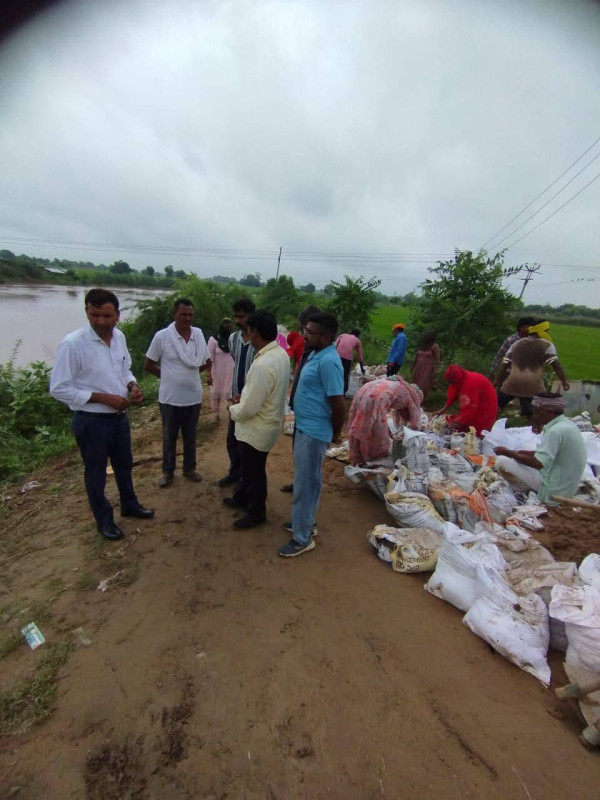 घग्गर में बढ़ते जल स्तर को लेकर एसडीएम ने दौरा कर मौजूदा हालातों का लिया जायजा